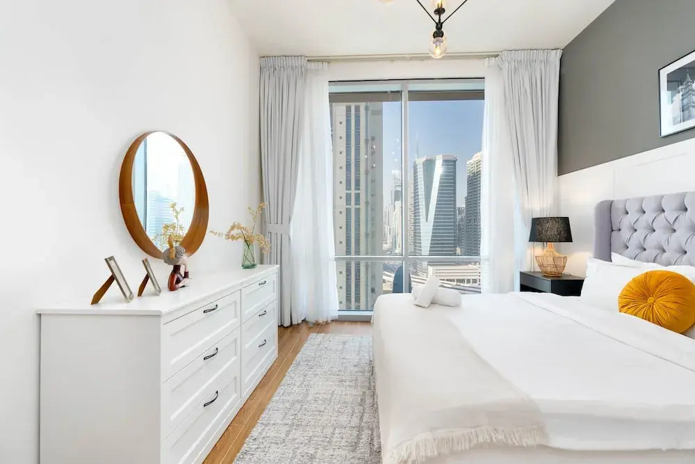 Whitesage - Fabulous Canal Views from This Waterfront Luxe Apt
