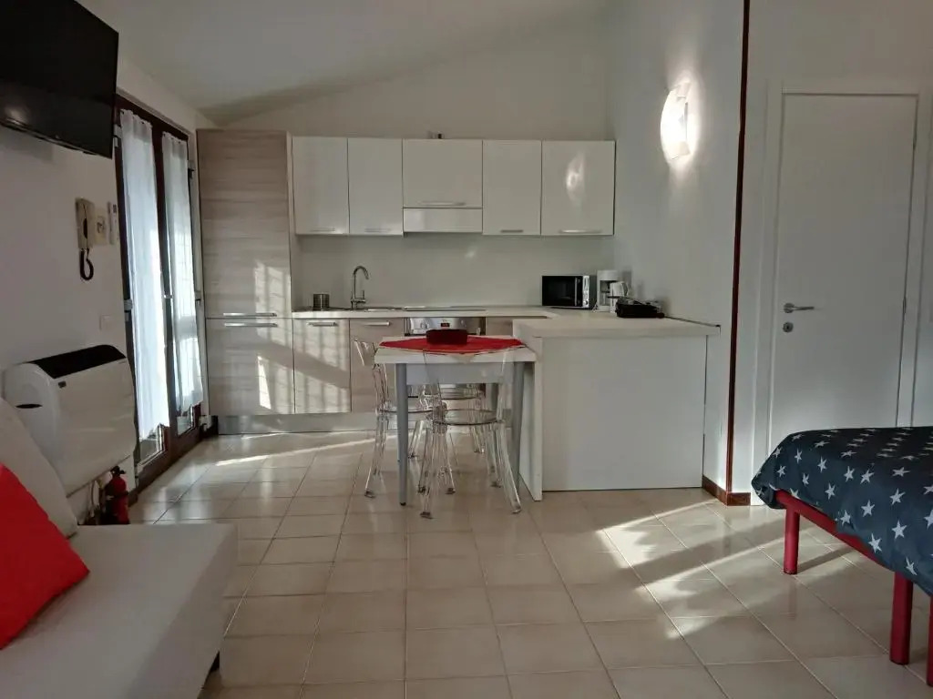Casa Lugana 1 - Monolocale con piscina fronte lago