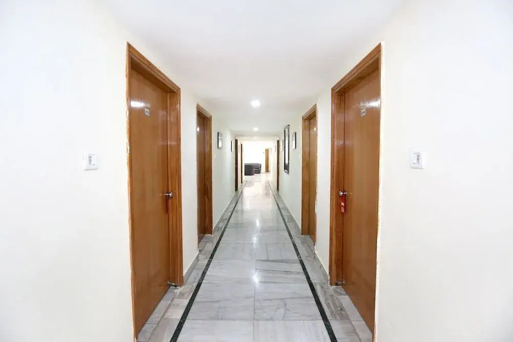 OYO 12767 Hotel Grand Chinar