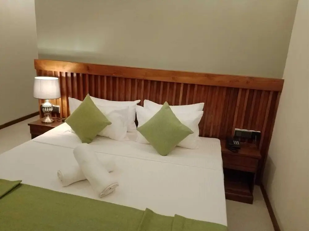 River Shades Hotel