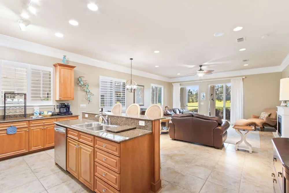 Luxury 3 Bed 3 Bath Resort Beaches Pool Golf