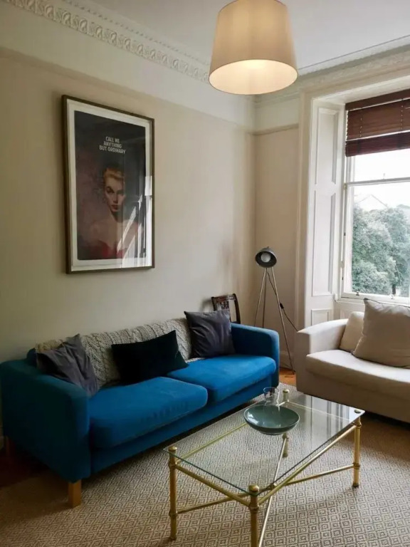 Bright 2 Bedroom Dalry Apartment