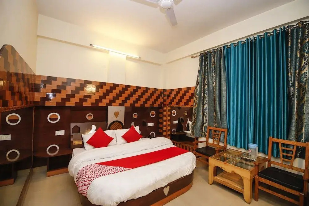 OYO 24006 Hotel Him Regency