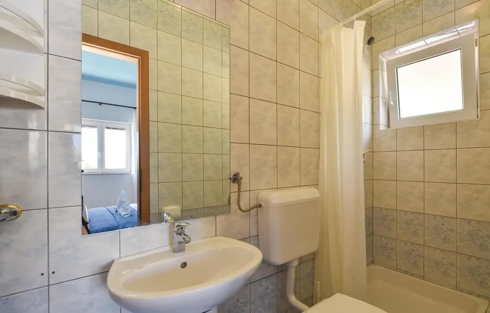 Six-Bedroom Holiday Home In Podstrana