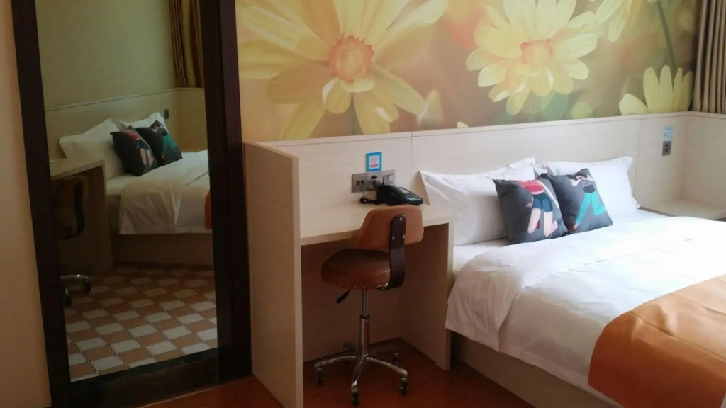 π HOTEL (SUINING SOUTH GATE PASSENGER STATION)