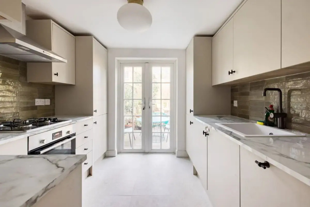 The Finsbury Park Arms - Elegant 2BDR Flat with Garden