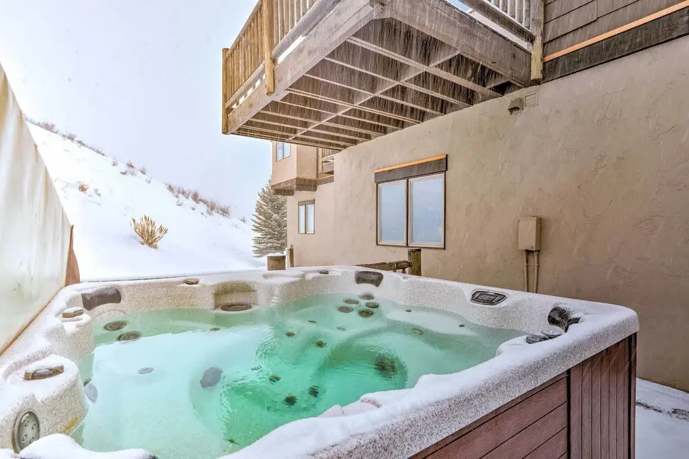 House w/ Hot Tub & AC - Shuttle to Skiing!