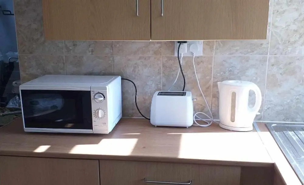 2 Bed Chalet Sleeps 5 - Pets, Parking, Near Beach