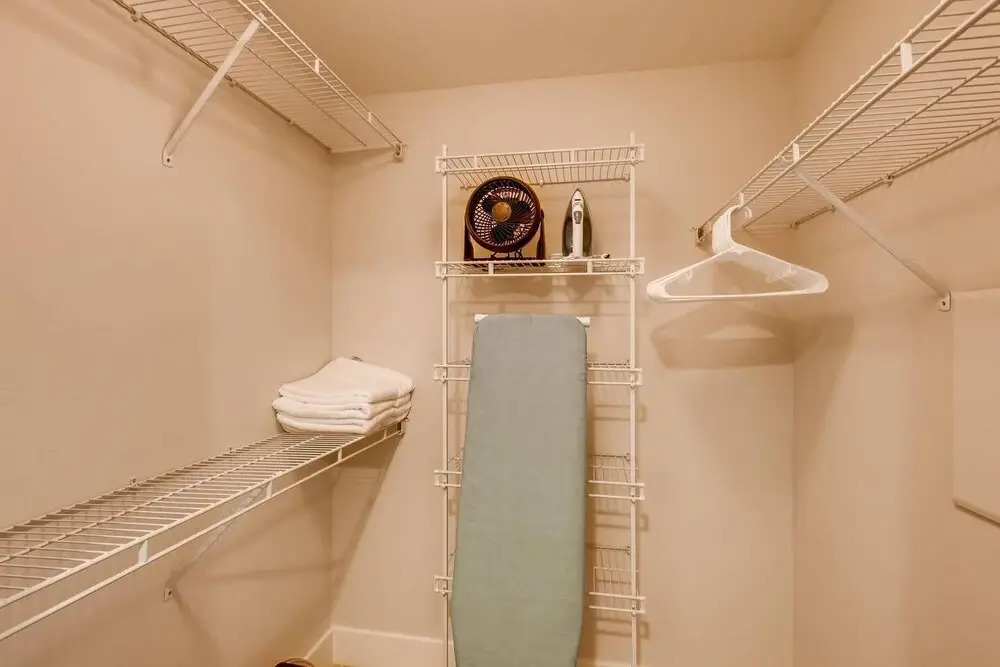 Gorgeous San Diego 2BR/2BTH With Fast WIFI & Free Parking! (FV3)