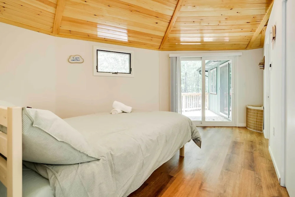 Private Deck & Grill: Pocono Pines Retreat!