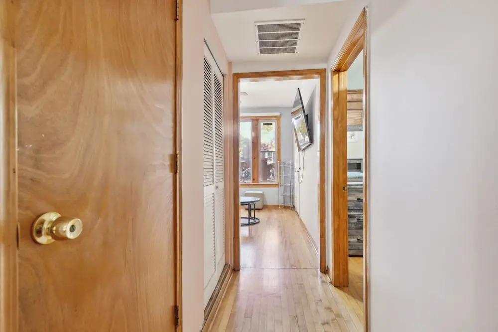Chic Chicago Retreat 2 Bedroom Home by RedAwning