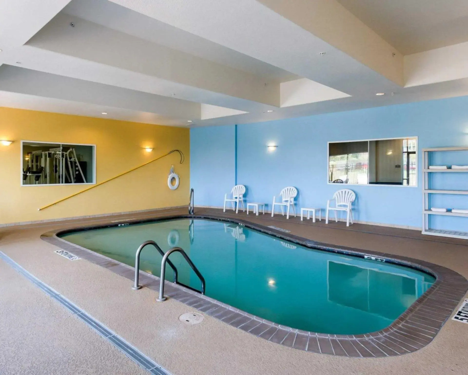 Comfort Suites Palestine