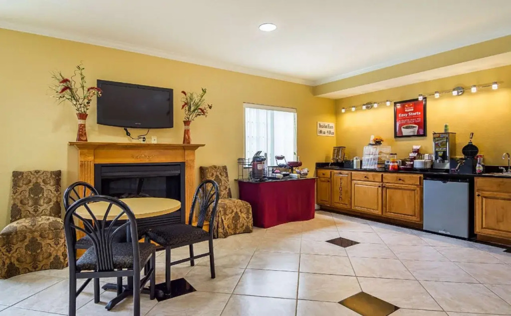 Bryant Inn And Suites