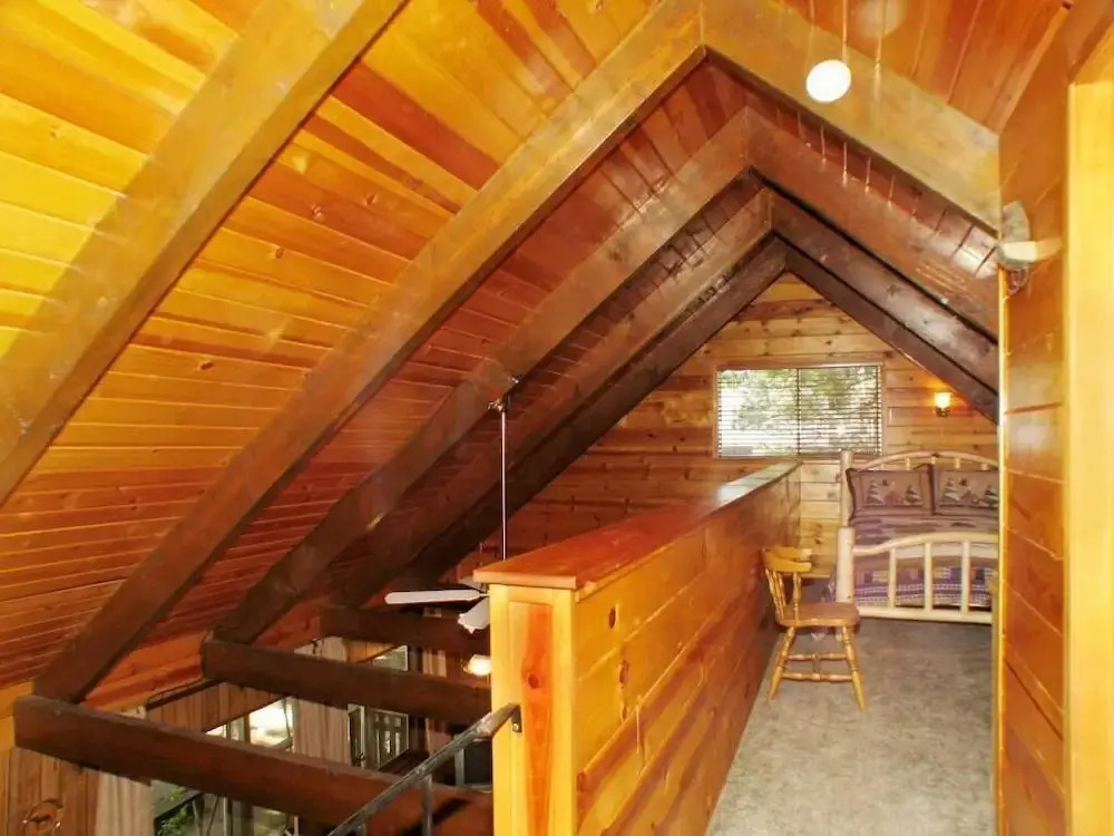 Tahoe Tree House  1831m 3 Bedroom Cabin