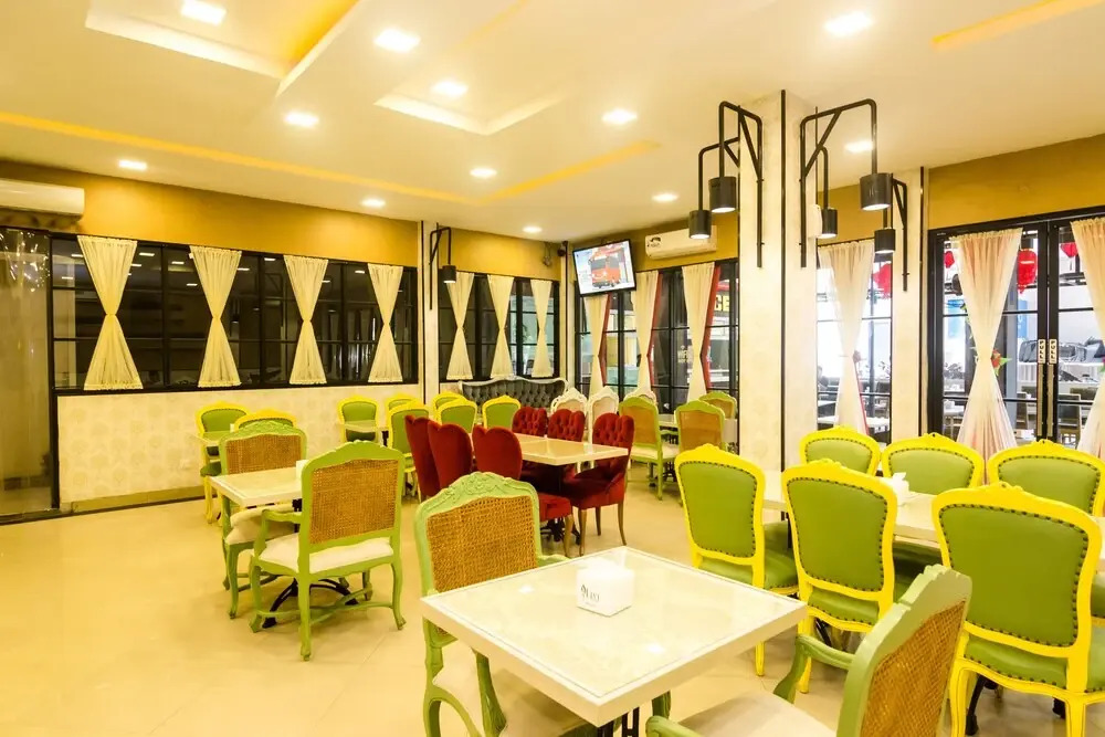 OYO 1327 Avava Inn