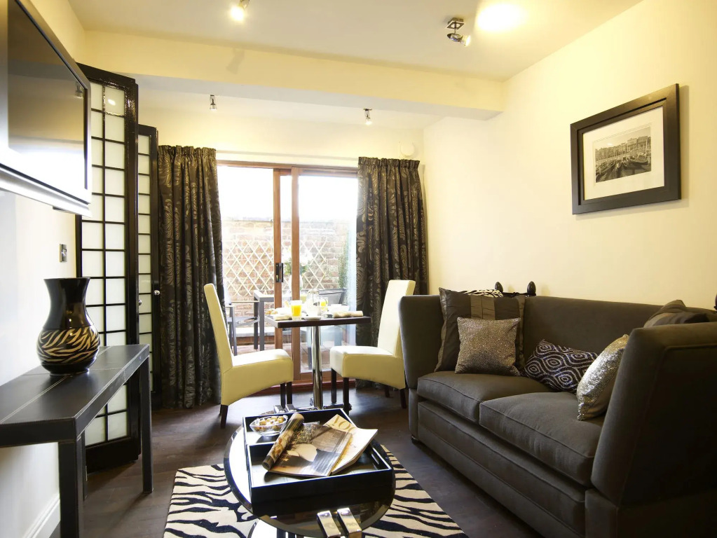 Strozzi Palace Suites by Mansley
