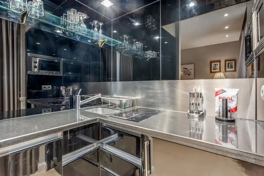 Apartamentos Guadalpin Suites