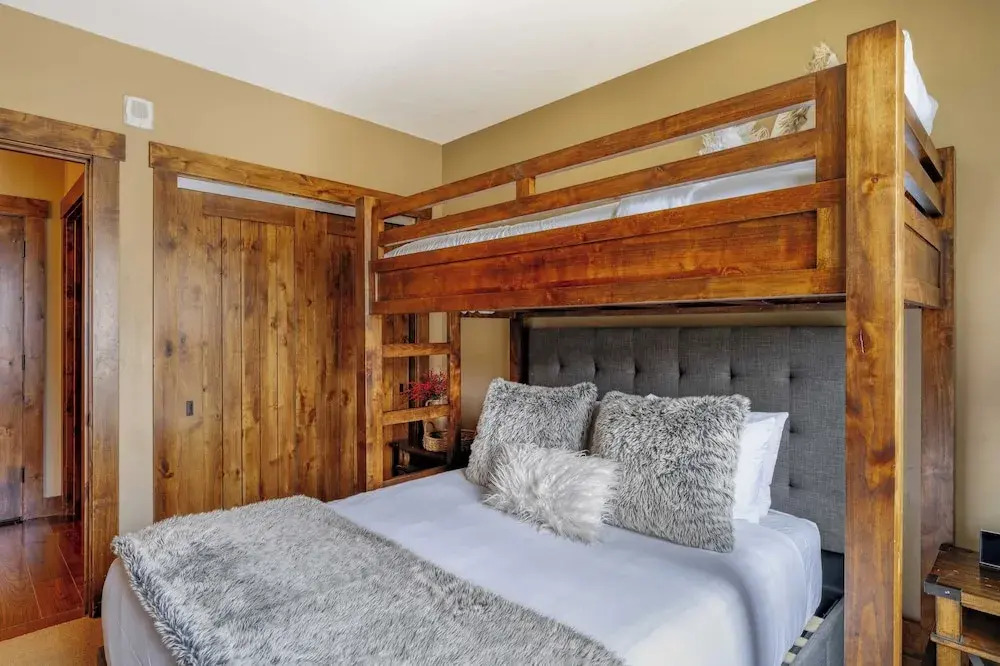 Steps to Lifts, Peak 9, Main Street Balcony, Lounge Pool Water House 5204 by Avantstay