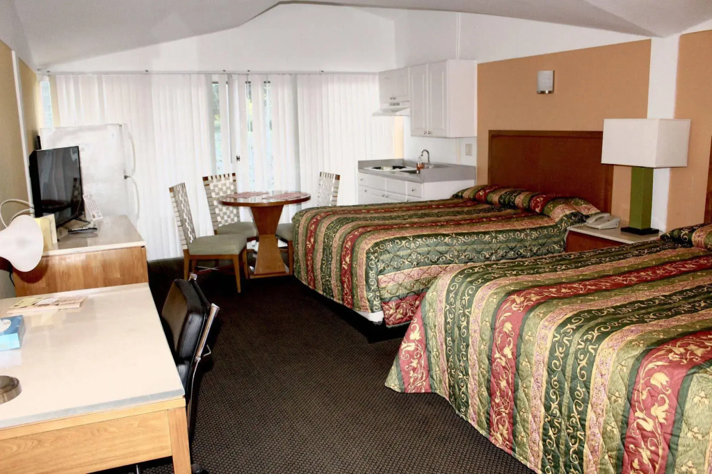 Warm Mineral Springs Motel
