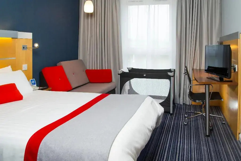 Holiday Inn Express London - Epsom Downs by IHG