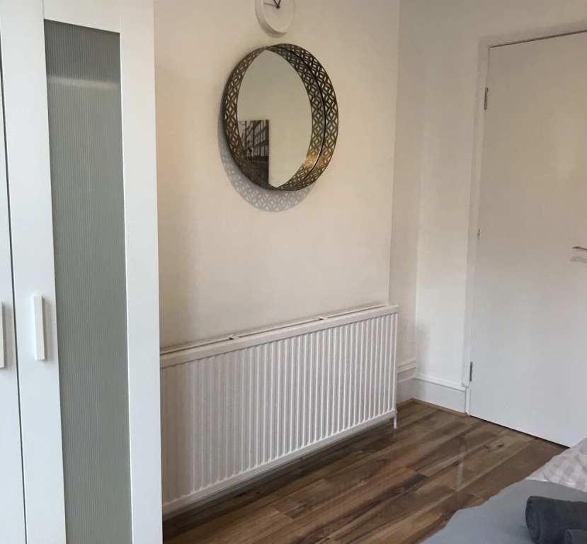 Lovely 6-bed Apartment in London