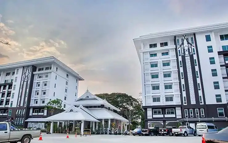 At Ruam Chok Hotel