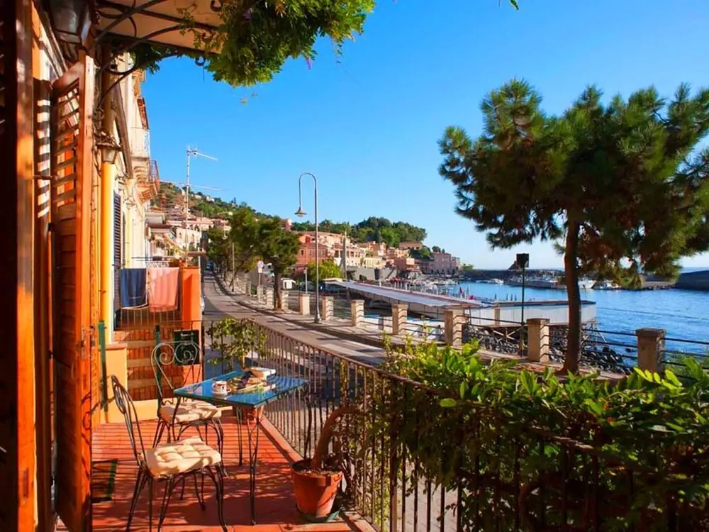 Apartment on the Boulevard of Santa Maria La Scala Near the Sea