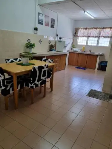 12-15 Pax Ssue Silibin Ipoh Guest House-Homestay