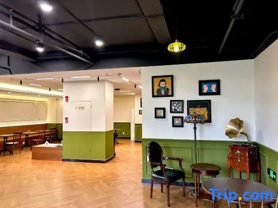 Dongnanxibei Youth Hostel (Jinji Road Subway Station Branch)