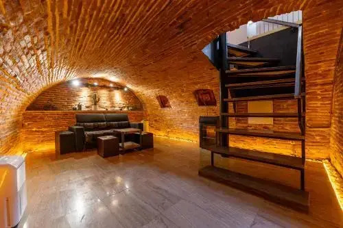 Demiani House