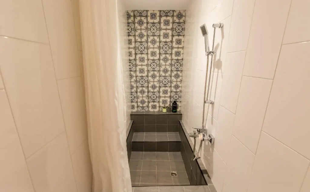 Yiyue Guanhe Homestay 倚月觀荷民宿