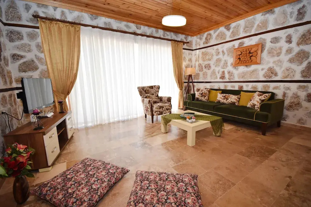 Villa Reyyan by Helaltatilvillari