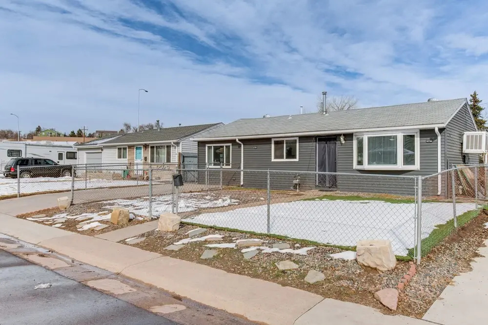 Covered Patio, Gas Grill & Yard: Sheridan Home!