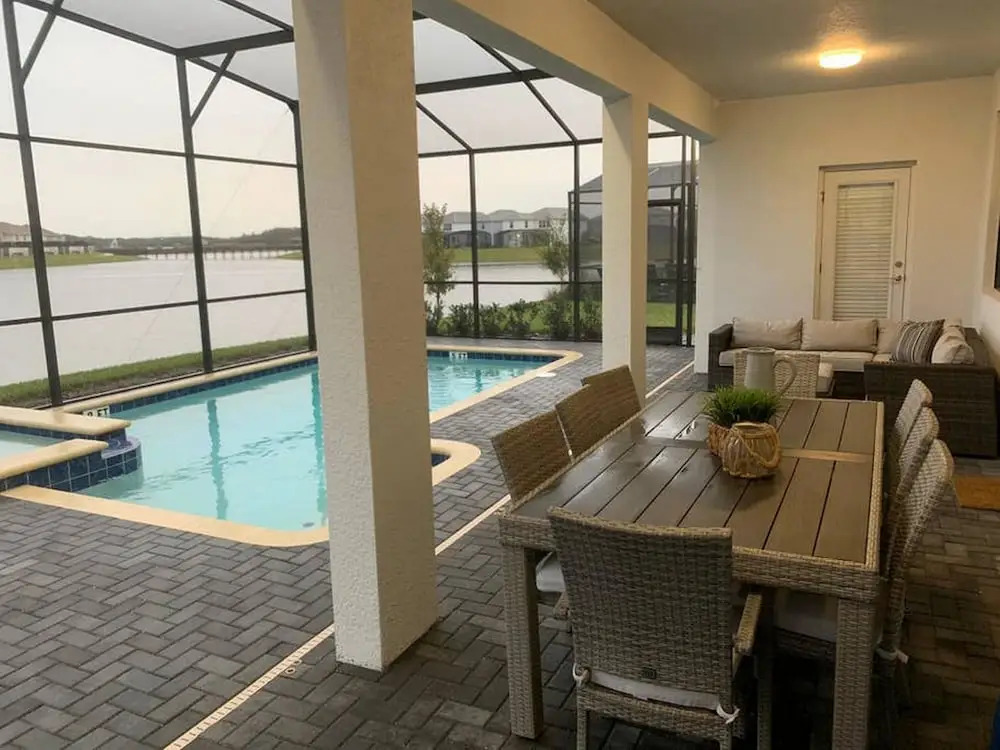 Gorgeous Single Home With Pool and Game Room Sl2953