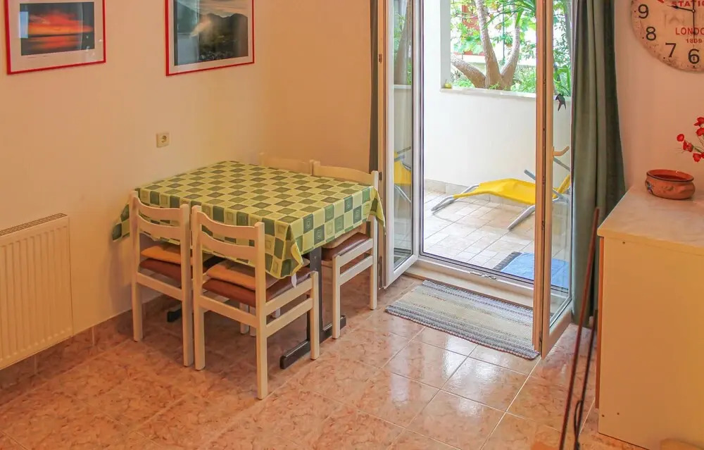 Stunning Apartment in Podgora With 2 Bedrooms and Wifi