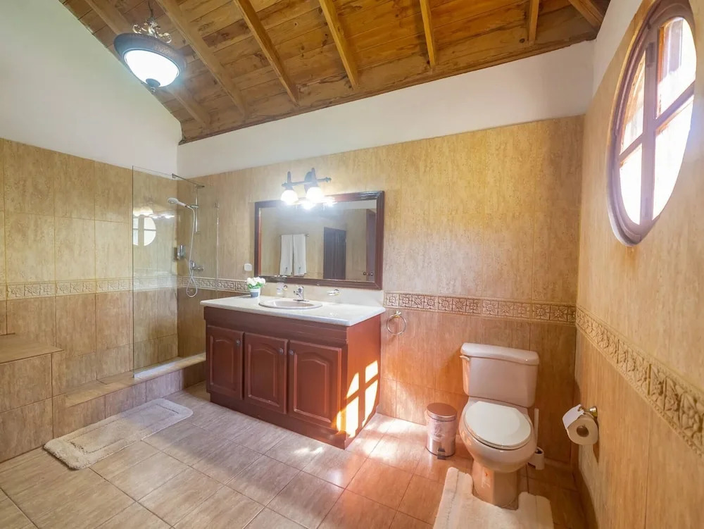 Casati Pearl House, Big House With Private Pool