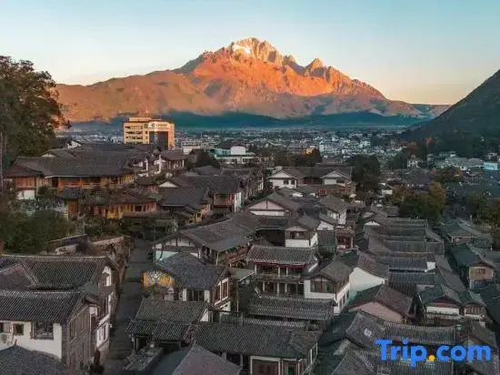 Shuishang Naxi Courtyard Traditional Designer Artistic Villa (The Old Town of Lijiang)