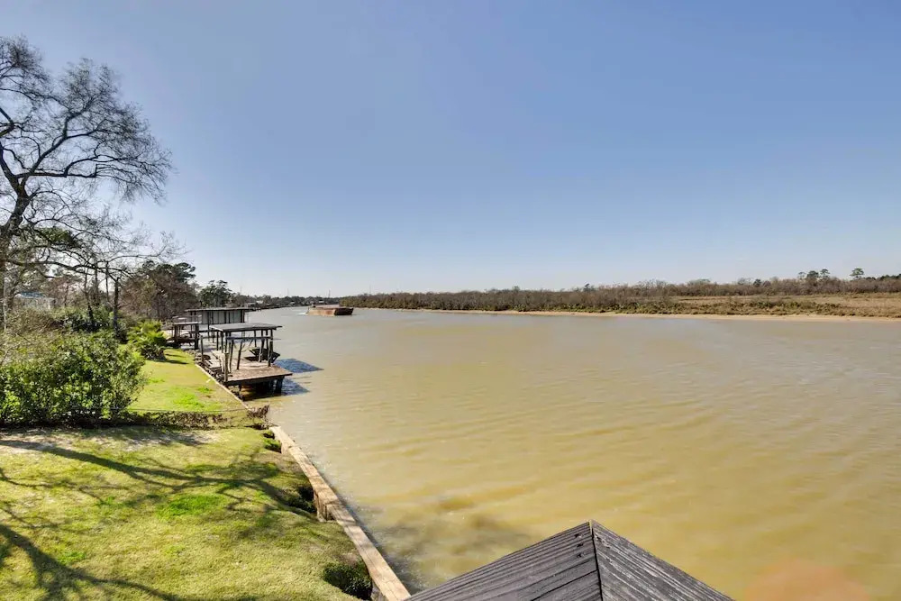 Spacious San Jacinto River Home w/ Waterfront Deck