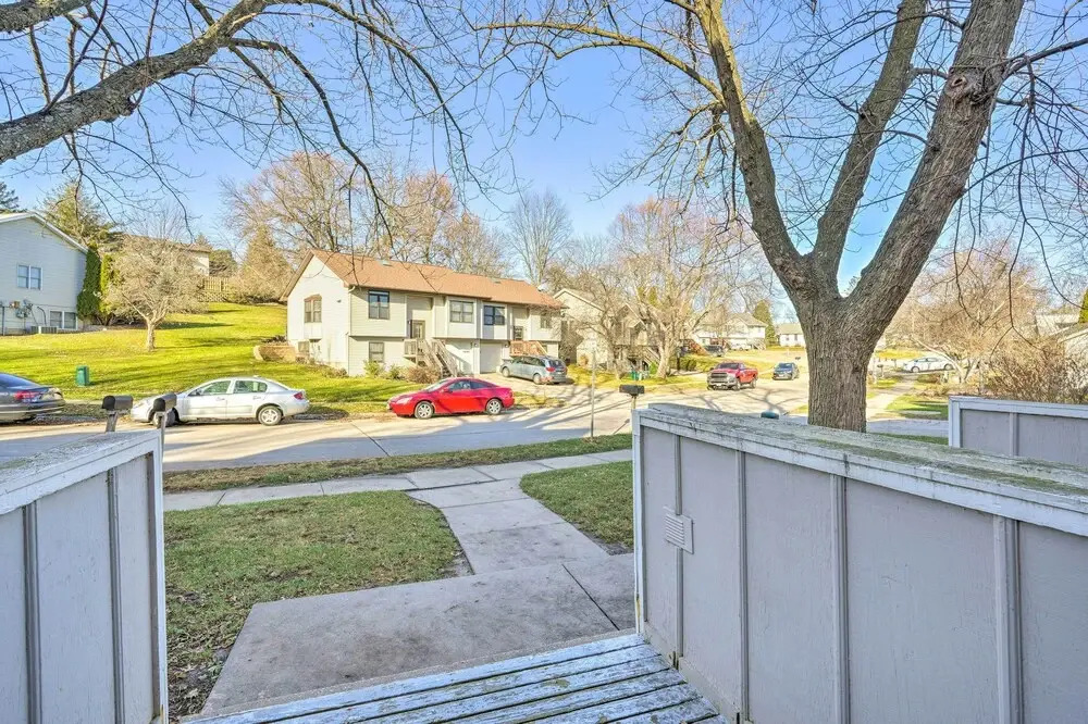 Lovely Iowa City Townhome ~ 3 Mi to Dtwn