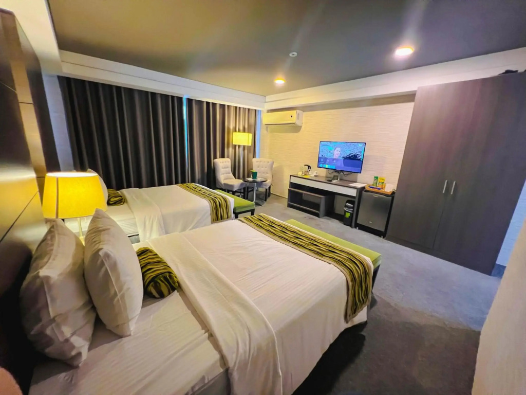 88 Courtyard Hotel