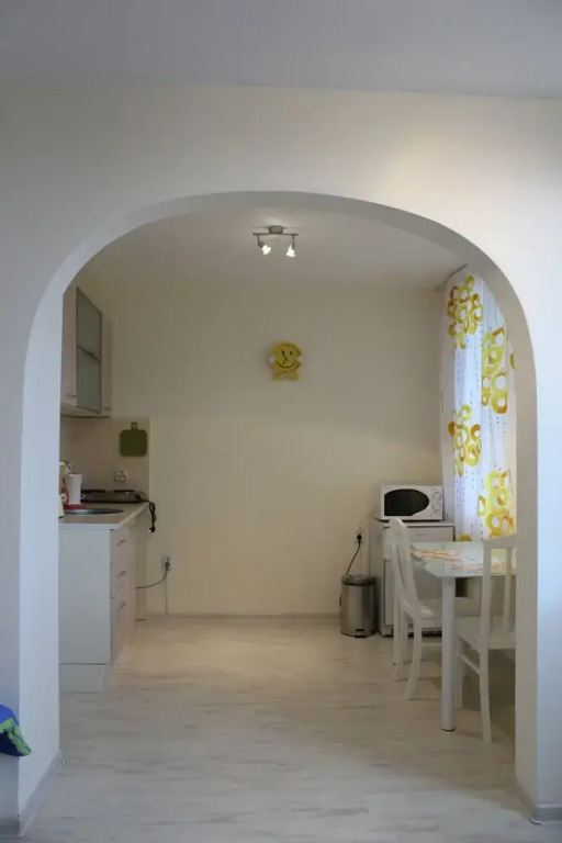 Snug Apartment near Airport and Lake