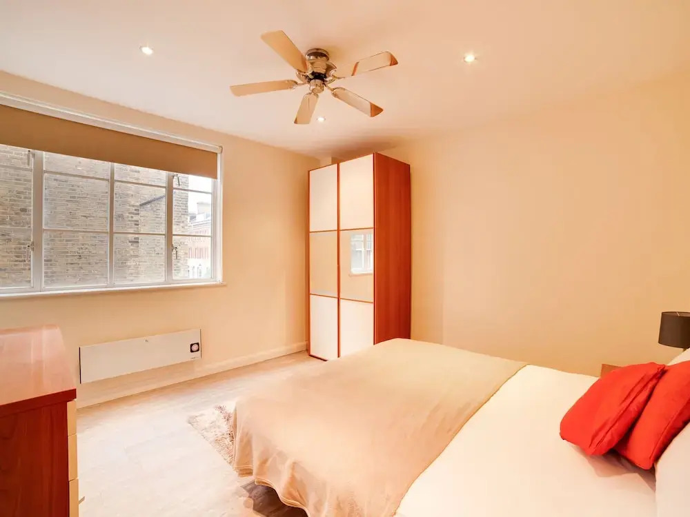 Charming Apartment in London With Jacuzzi