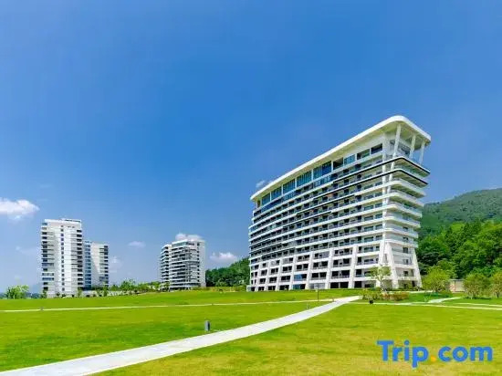 Shanhujian Resort Hotel (Huangshan Taiping Lake)