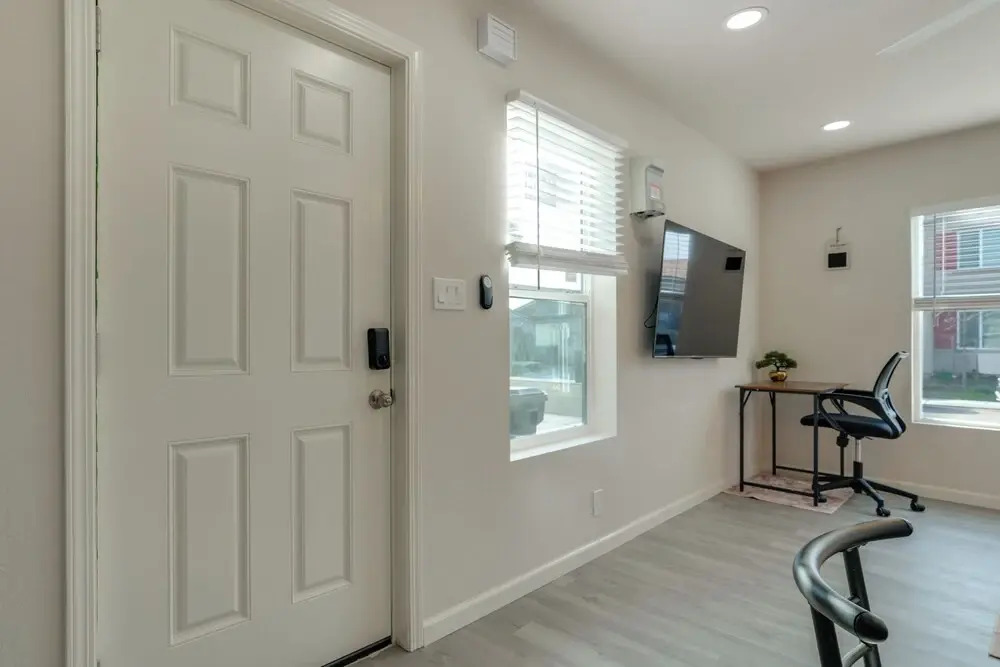 Great for Digital Nomads! Convenient Manteca Apt