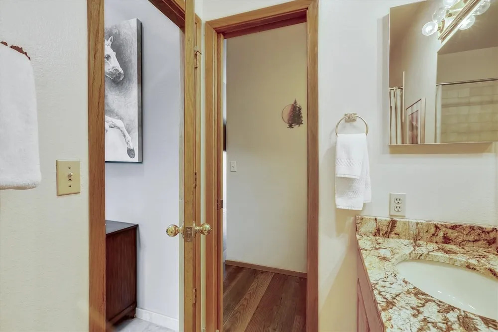 Lake Forest 204f 2 Bedroom Condo by Redawning