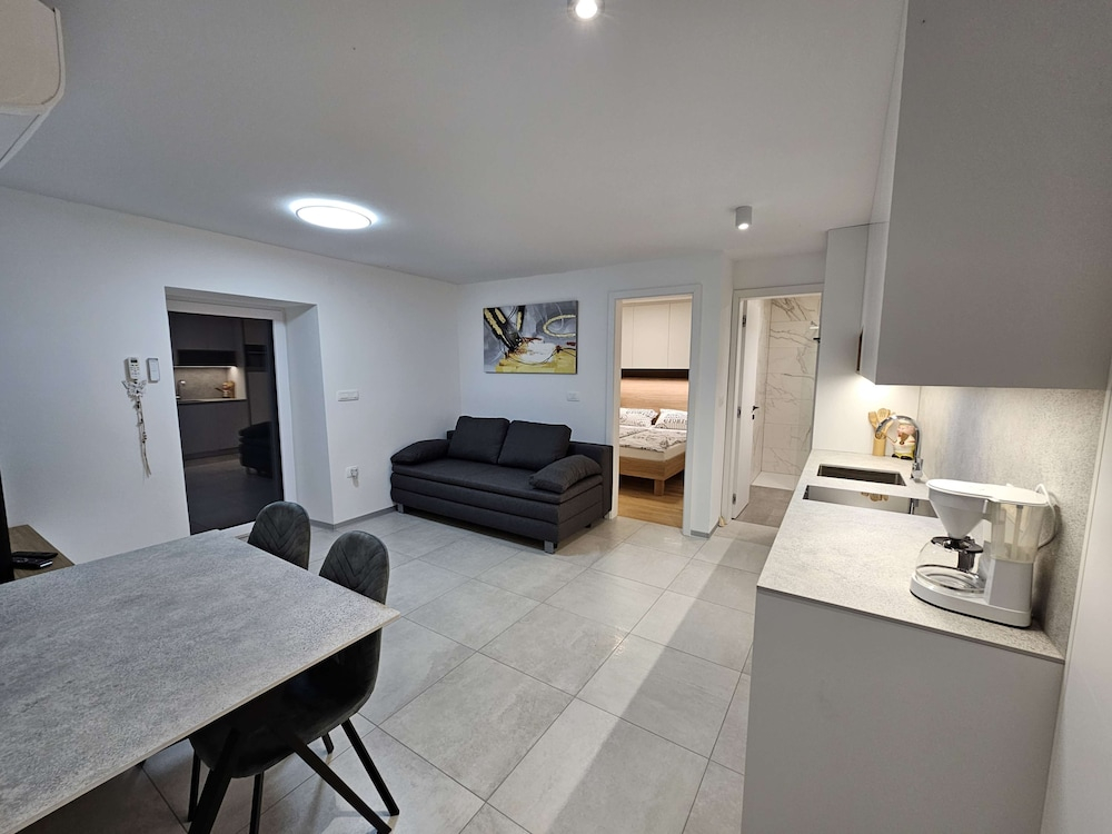 Sea View Apartment Mirjam