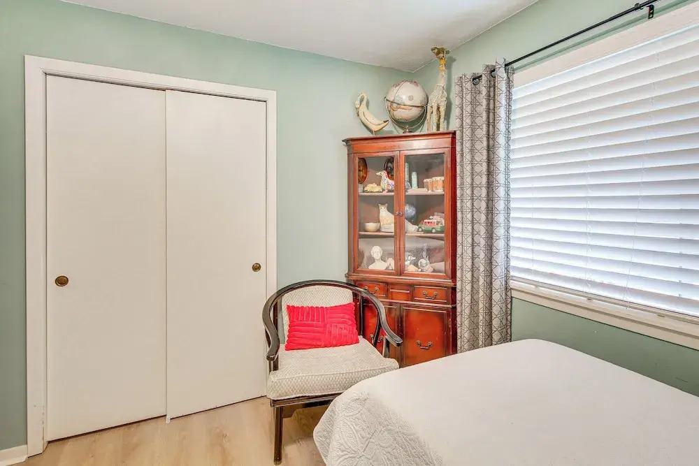 Walk to Bathhouse Row: Dog-friendly Home!