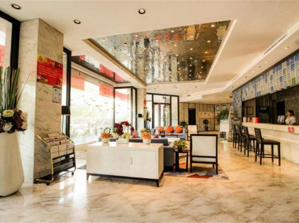Zhongzhou Yihe Hotel (Dennis City Plaza)