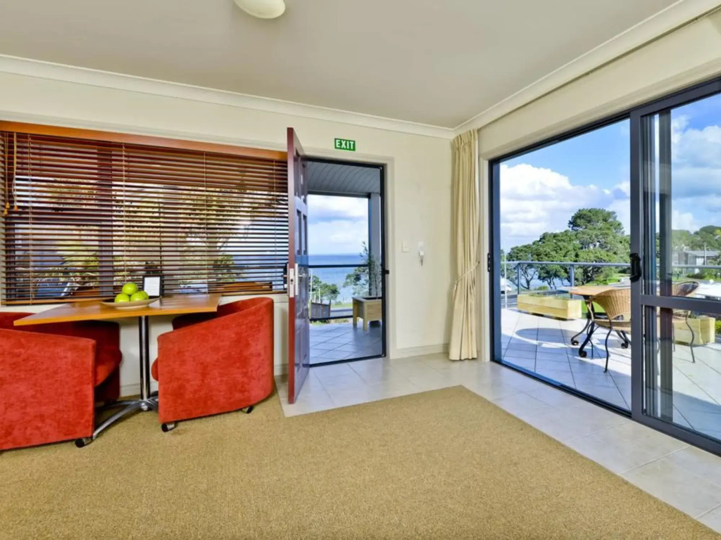 Whangaparaoa Lodge