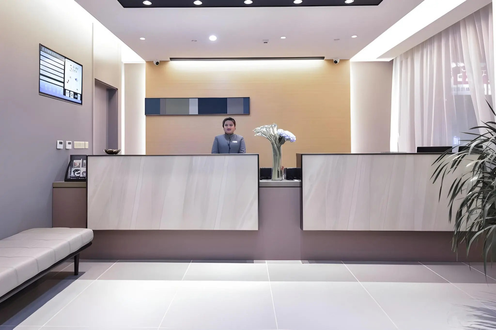 Homeinn Selected Hotel (Wuxi Anzhen East Railway Station RT-Mart)